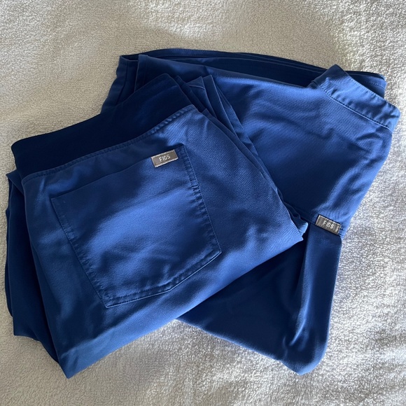 Figs Women's Scrub Set in Blue Rafaela M and Zamora L Petite - Picture 1 of 10